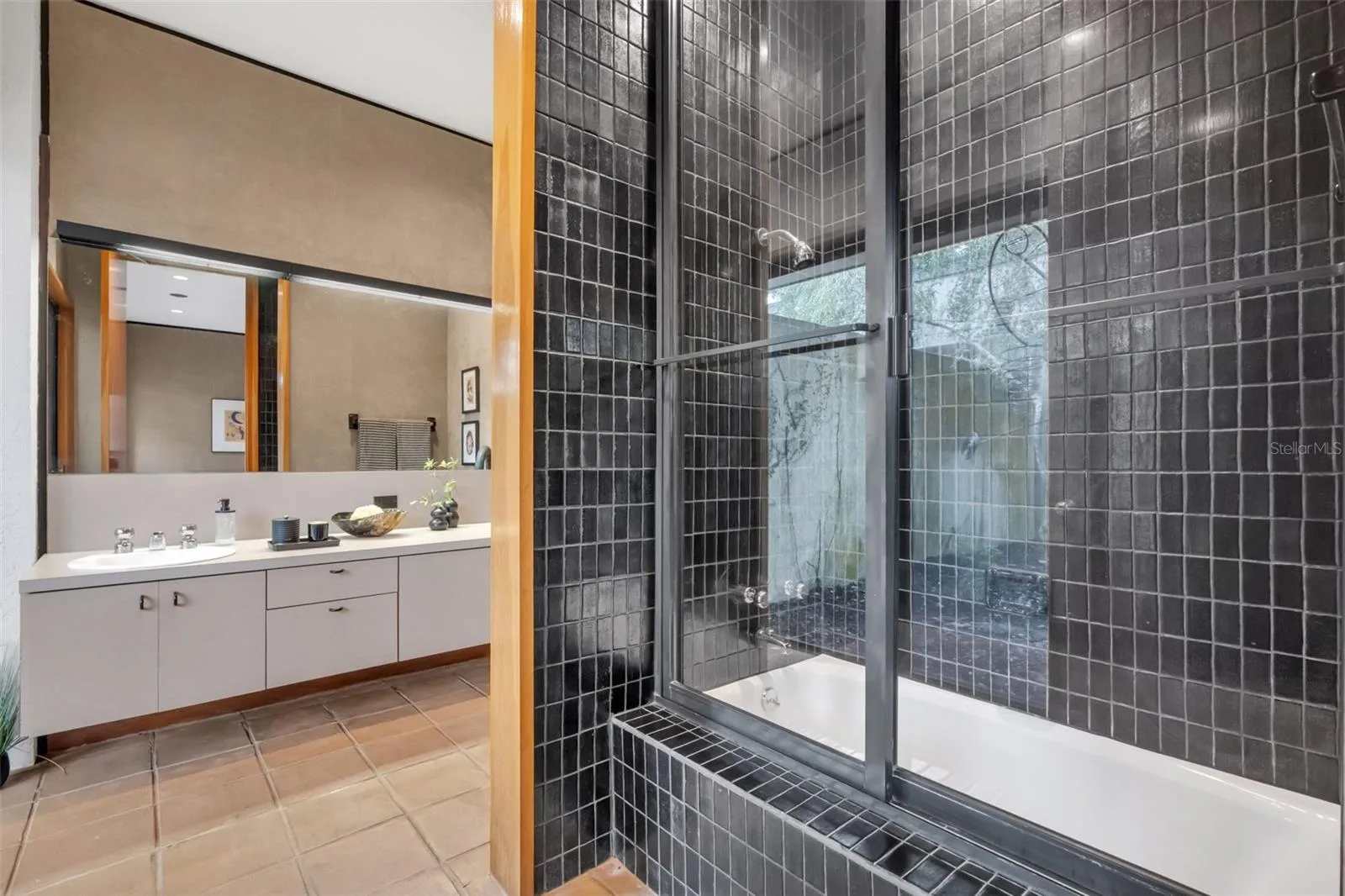 The ensuite in the In-Law Suite
