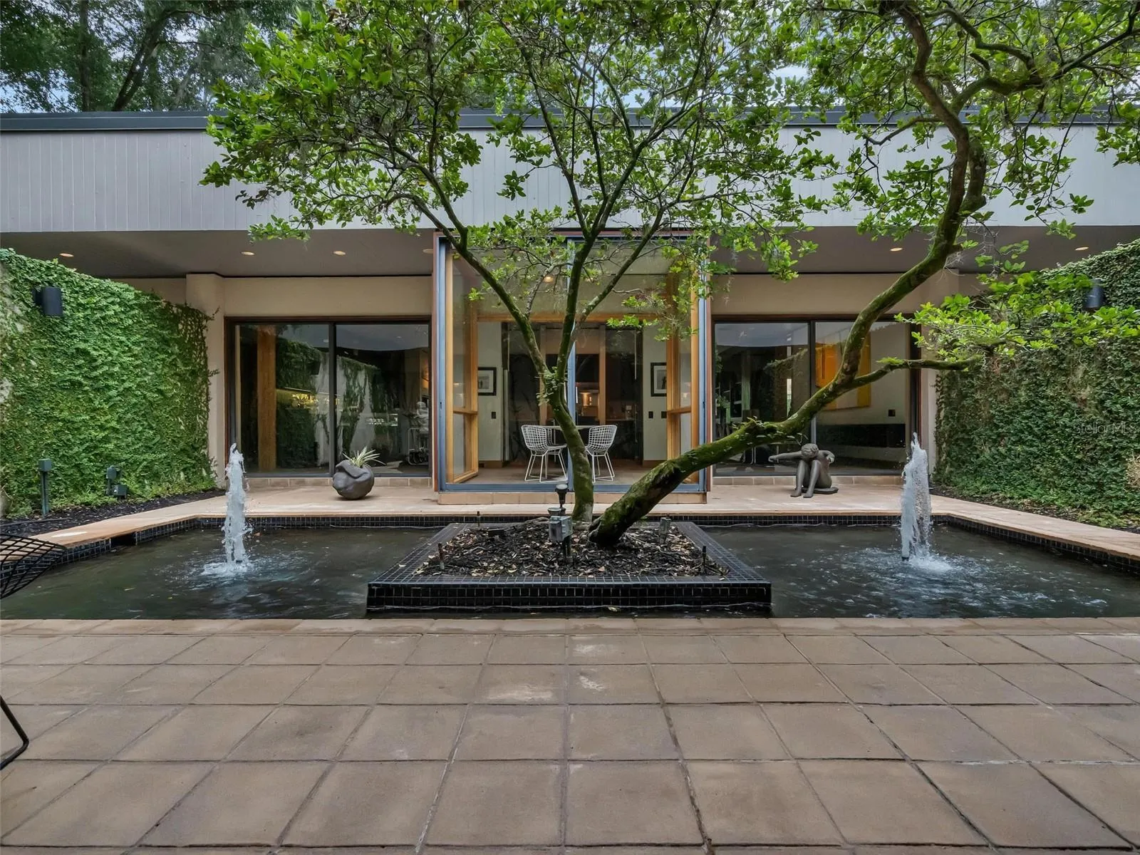 The Island and fountains in the Courtyard