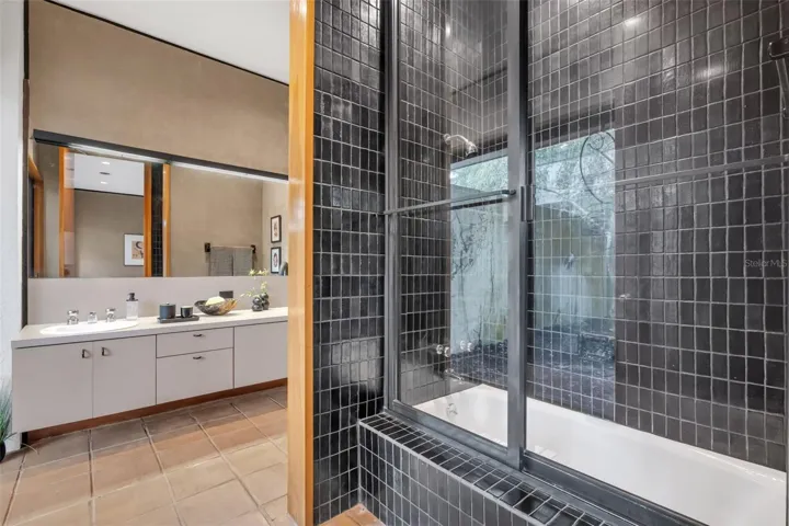 The ensuite in the In-Law Suite