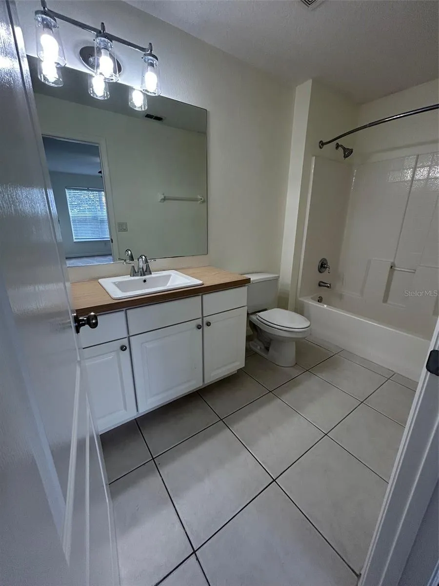 Upstairs Bath 2