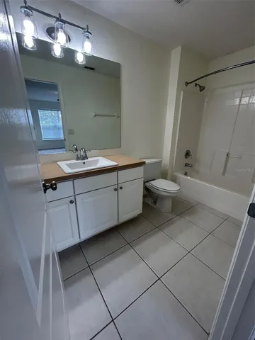 Upstairs Bath 2