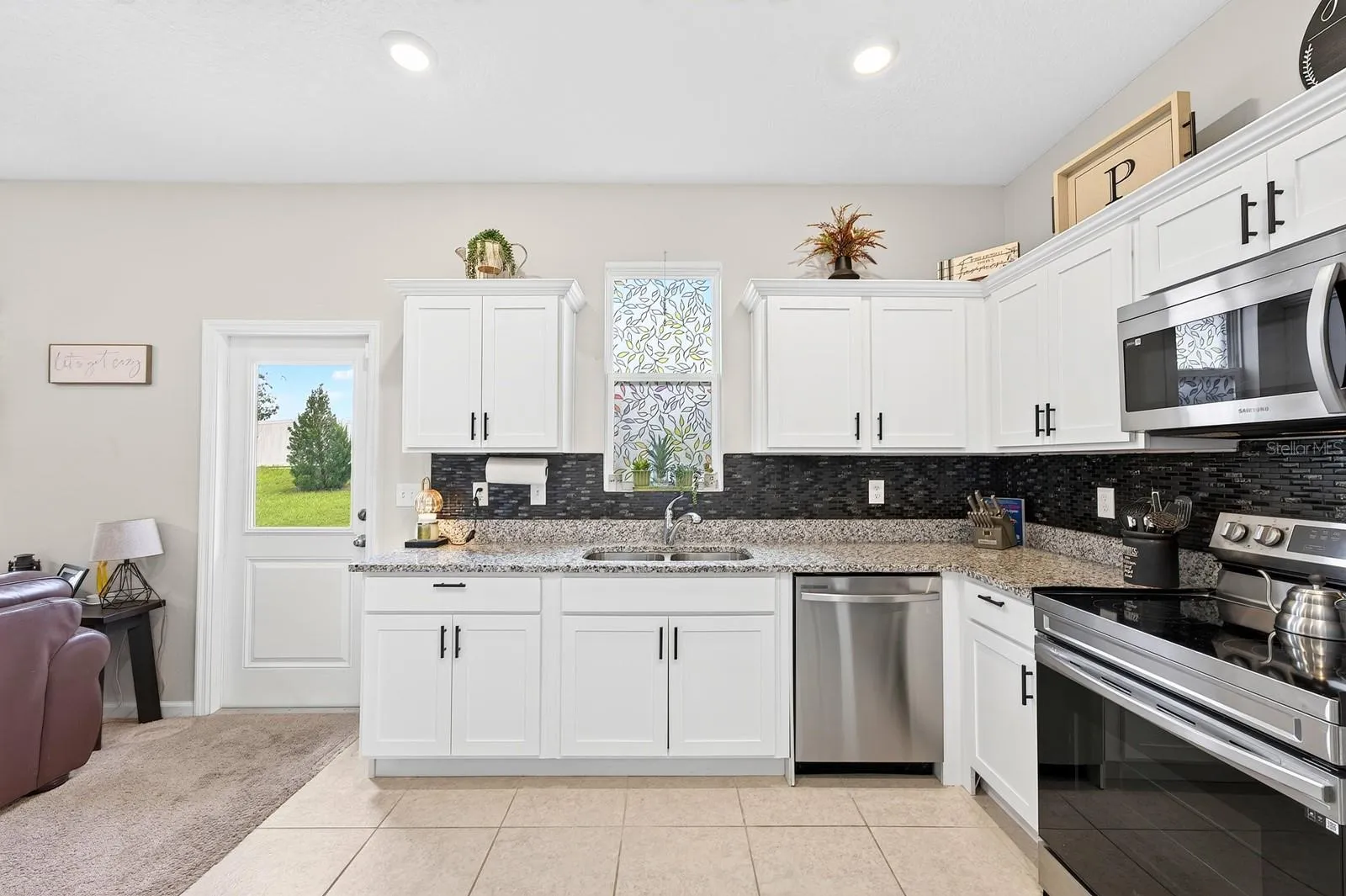 The generous Kitchen layout makes cooking, baking and spending time with loved ones both easy and enjoyable.