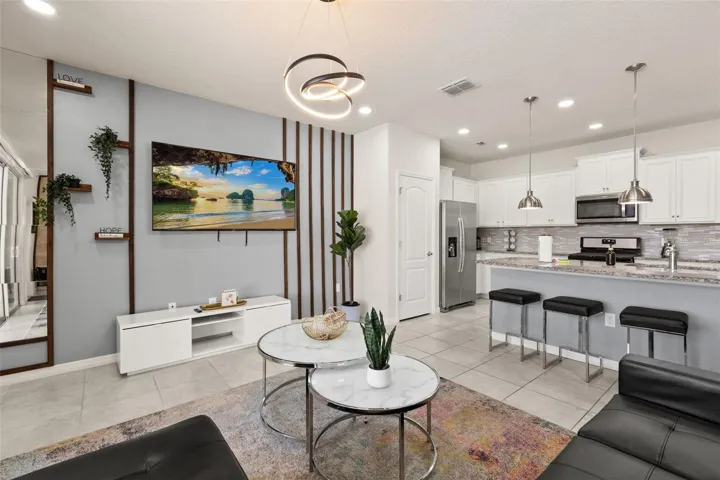 kitchen and breakfast bar