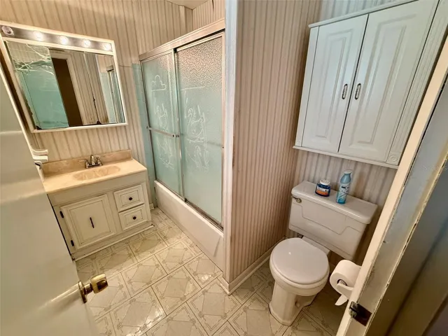 Bathroom 2 (inside bedroom 2)