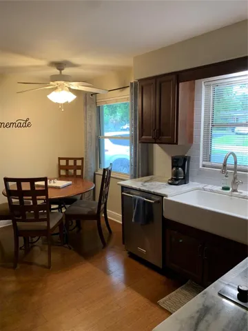 Eating space in kitchen