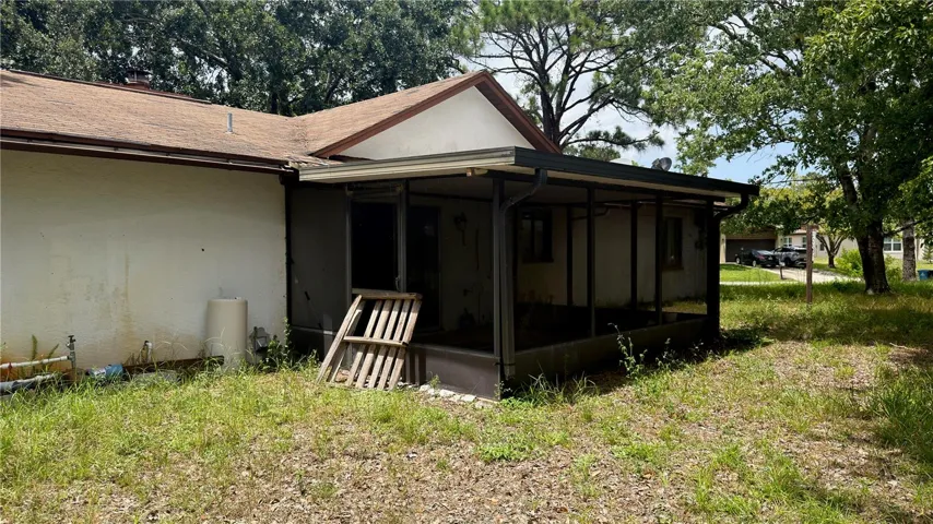 Rear of home showing Lanai