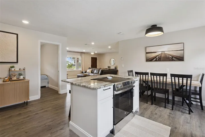Kitchen & Dining