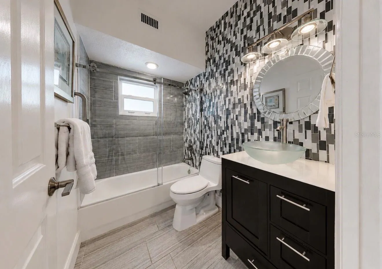 Guest bedroom bath