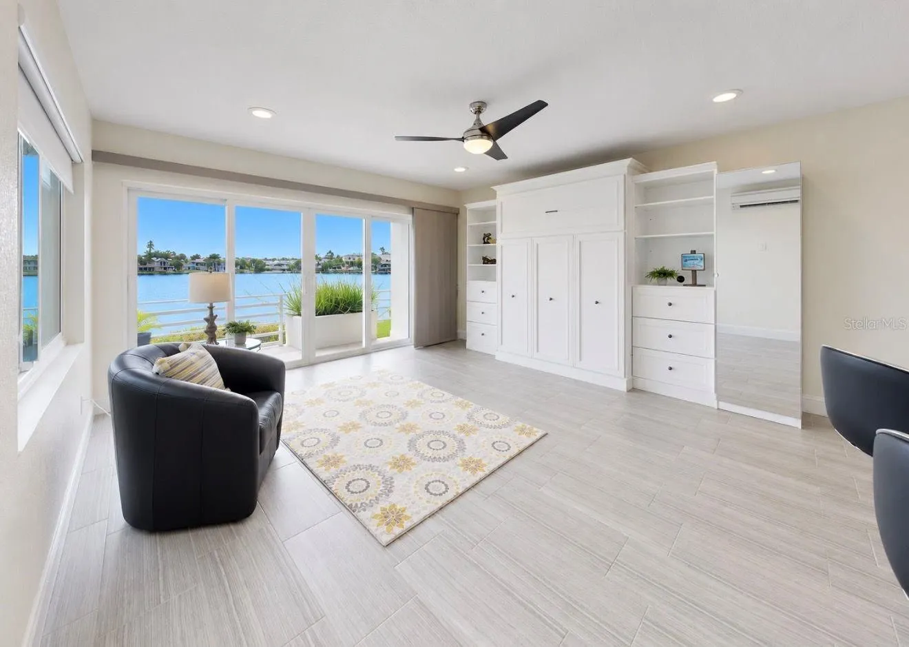 Ground floor suite Murphy Bed with closet space