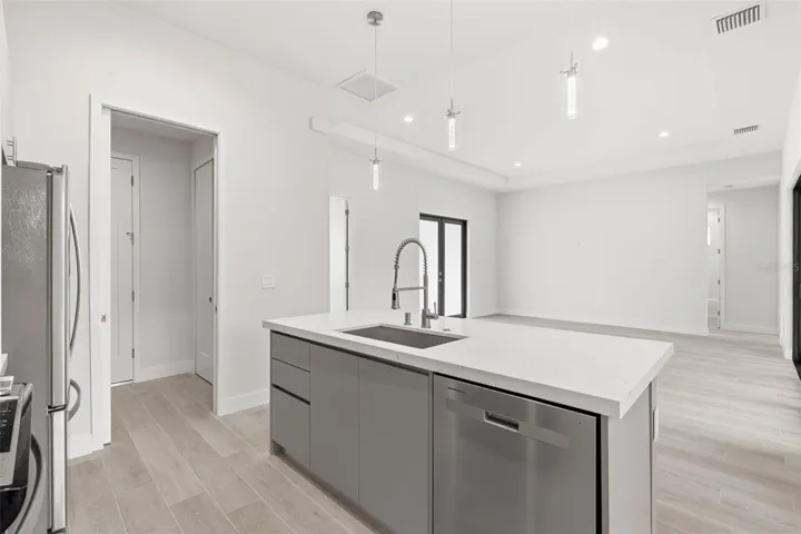 Kitchen Features Breakfast Bar and Stainless Appliances