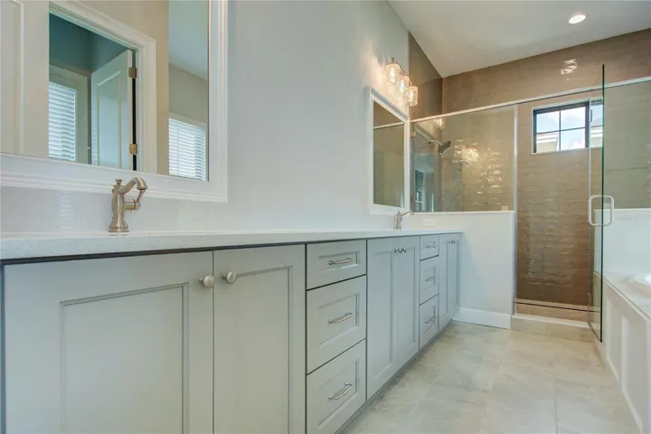beautiful master bath