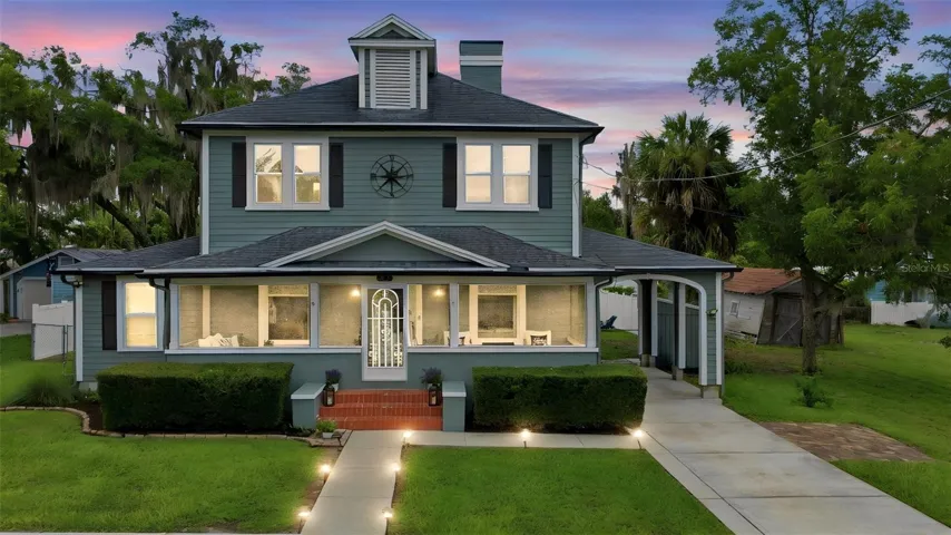 Updated 1920 Sears & Roebuck home in great condition. Color has been virtually enhanced.