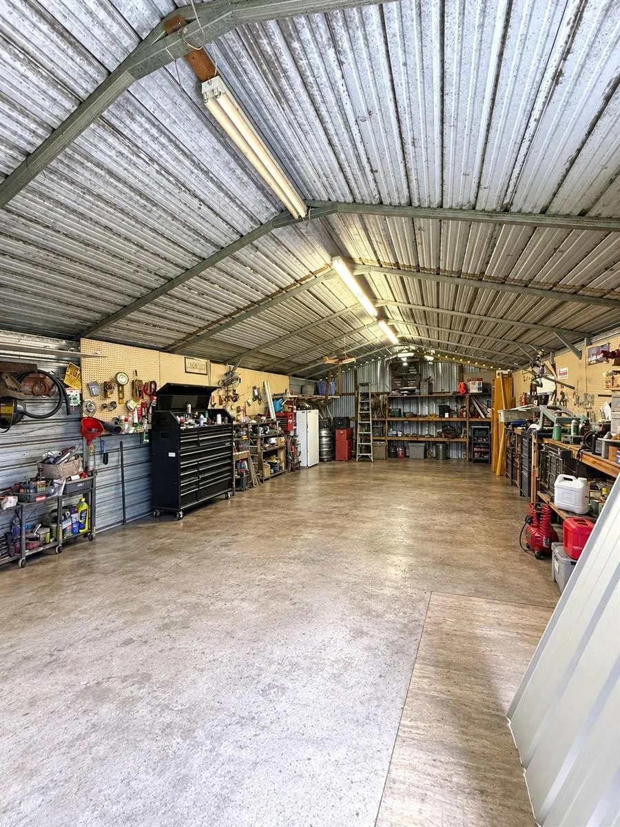 Detached workshop
