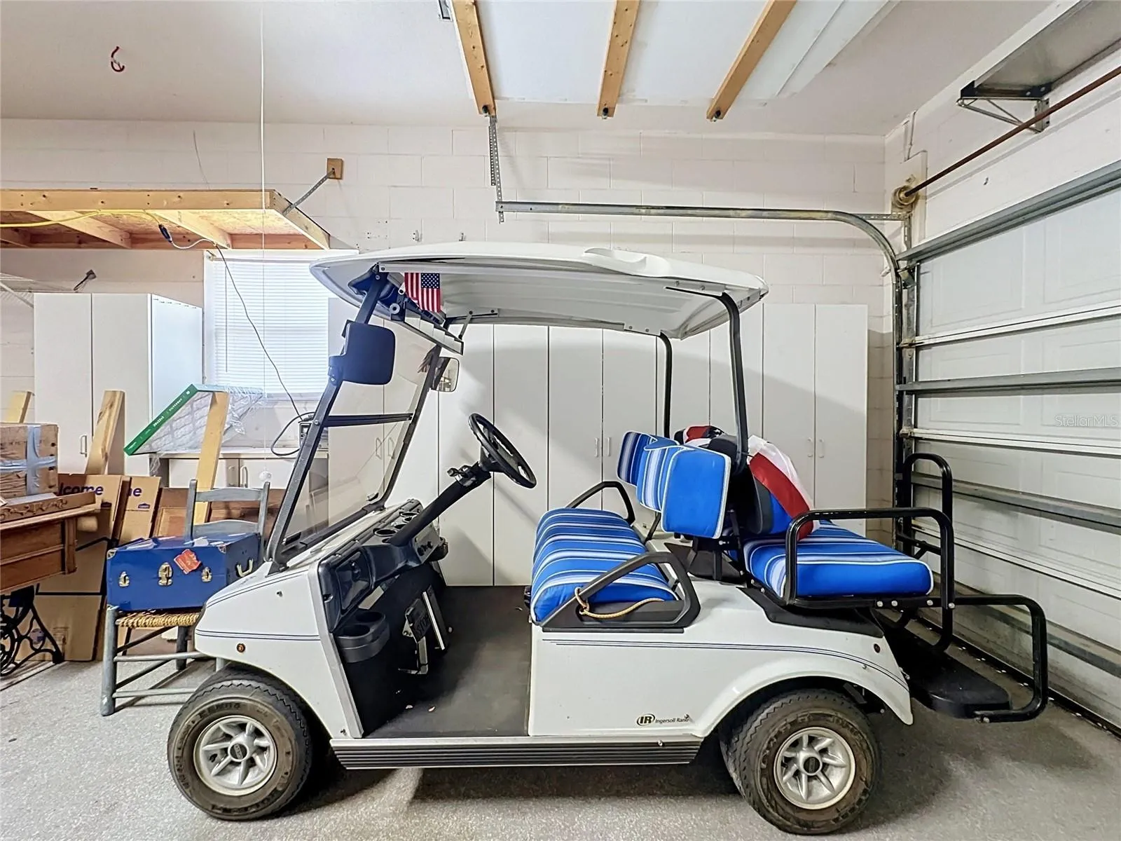 Golf cart is included in sale