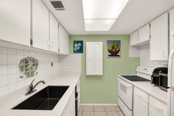 Clutter removed via AI