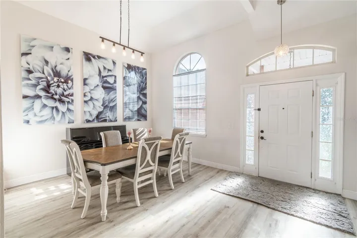 Dining/Foyer