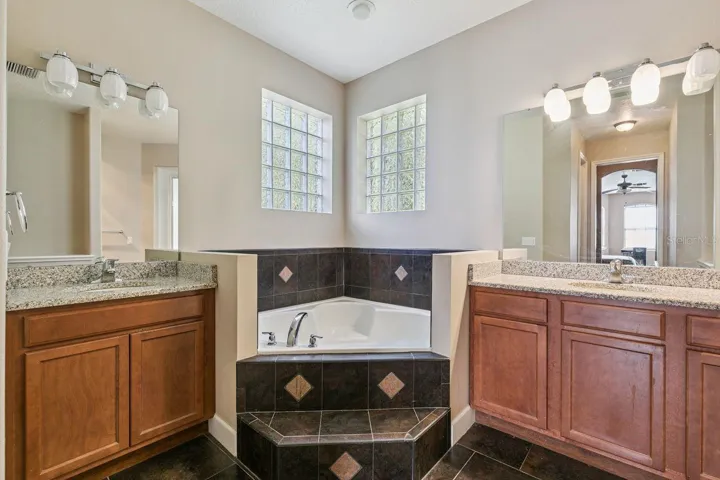 Primary En-suite with double vanity, Soak-in tub and separate shower