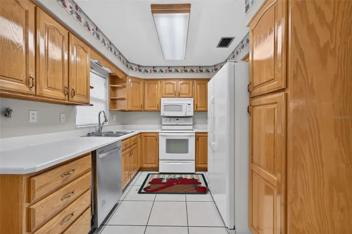 Kitchen, cabinetry and counter space.
