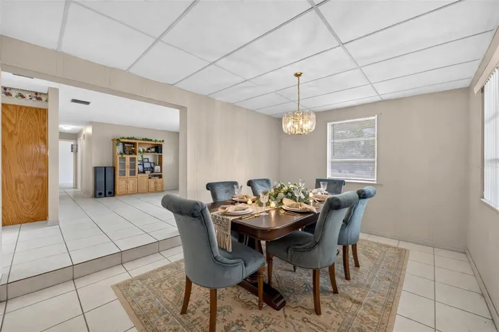 AI Staged Dining Room