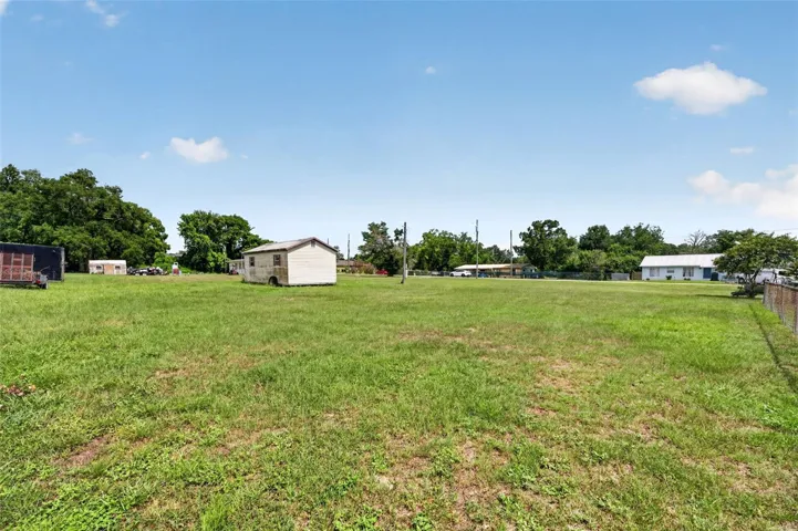 Additional exterior yard view.