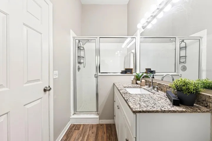 Primary en-suite bath.