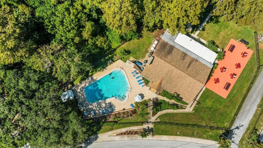 The Lake Tarpon Lodge offers a more rustic retreat & lakefront amenities~