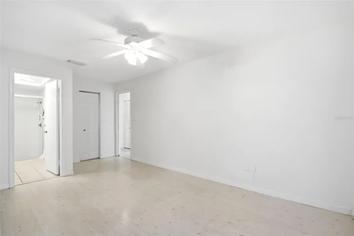 Private en-suite bath and spacious walk-in closet~