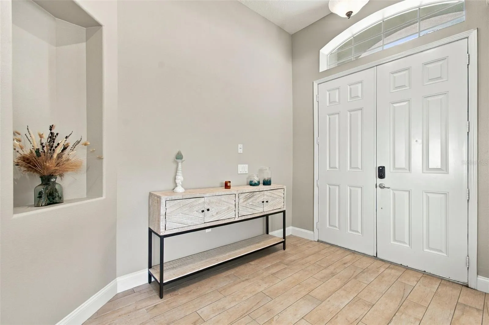 Grand Foyer with 12' ceilings