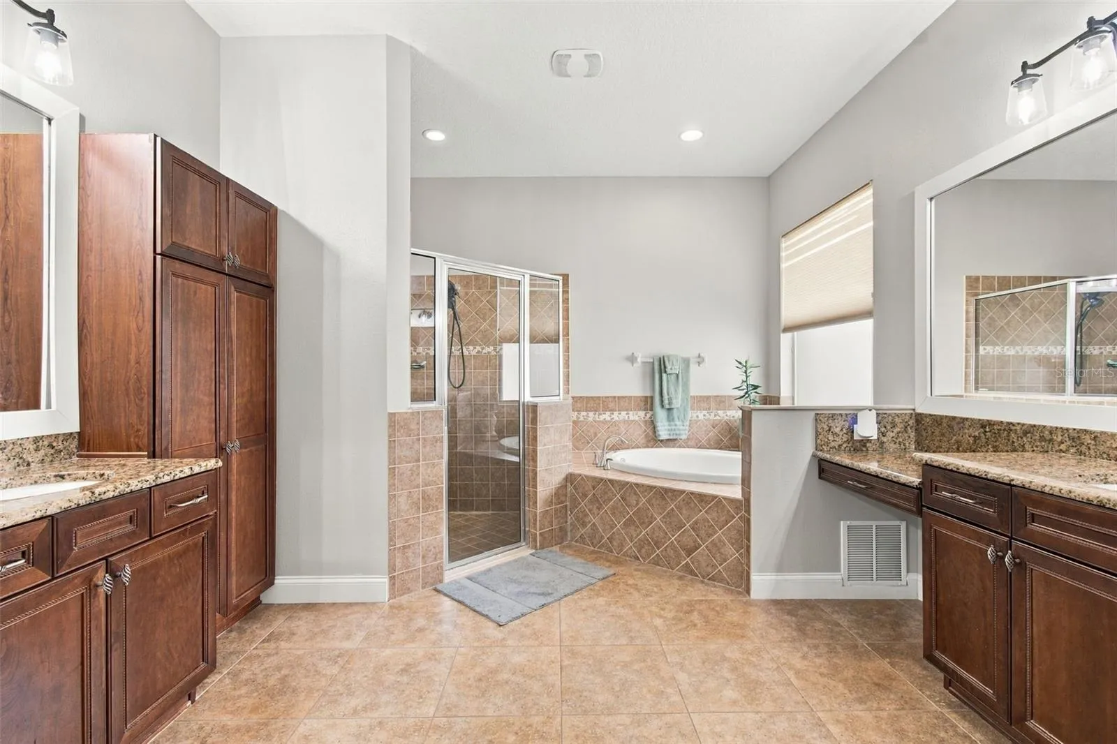 Ensuite Primary  Bathroom
