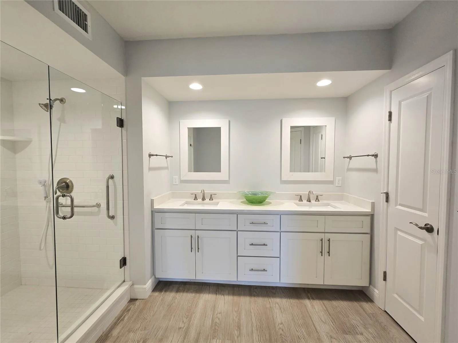 Dual vanities in the owner's en-suite bathroom.