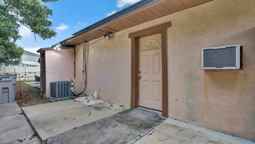 Entry to 3rd bedroom/ flex space