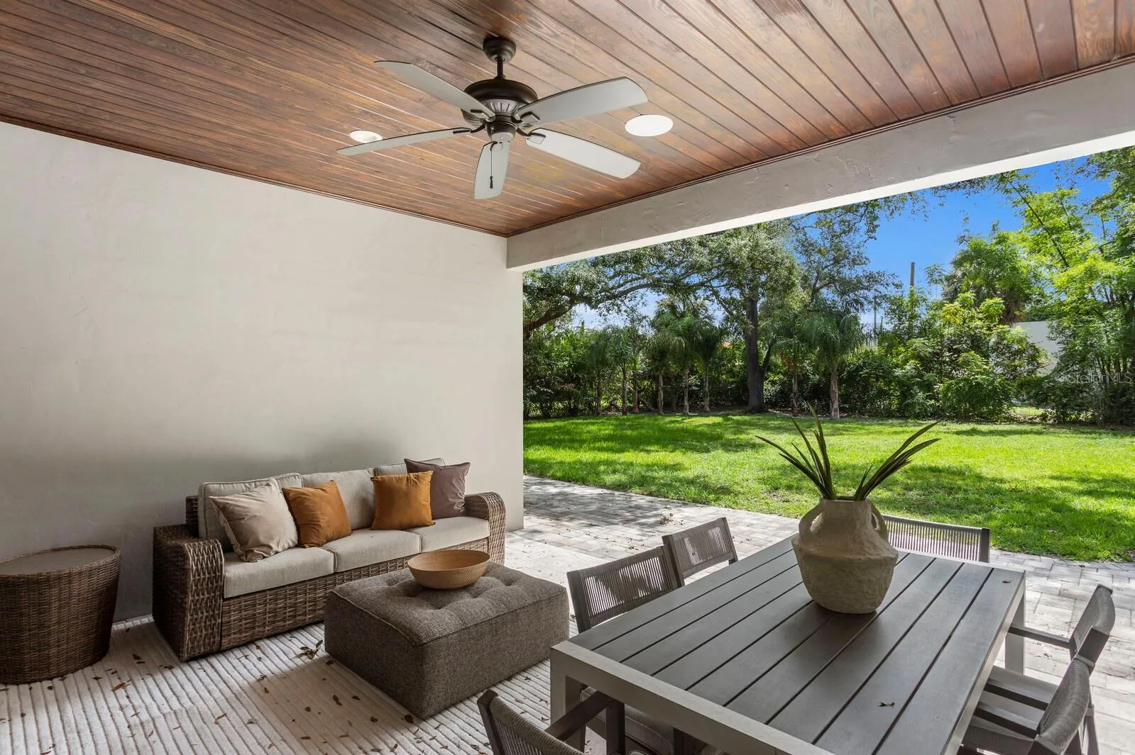 Covered rear lanai