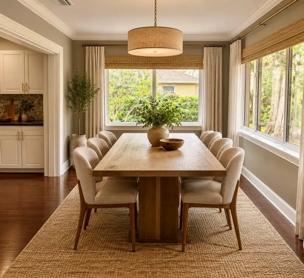 Virtually staged dining room
