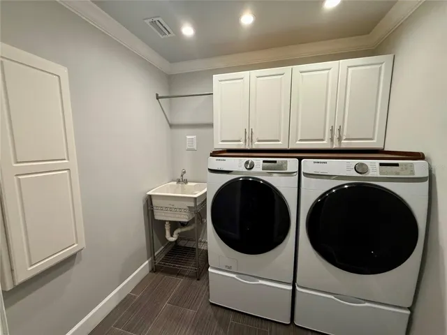 Laundry Room w/tub, pull down ironing board
