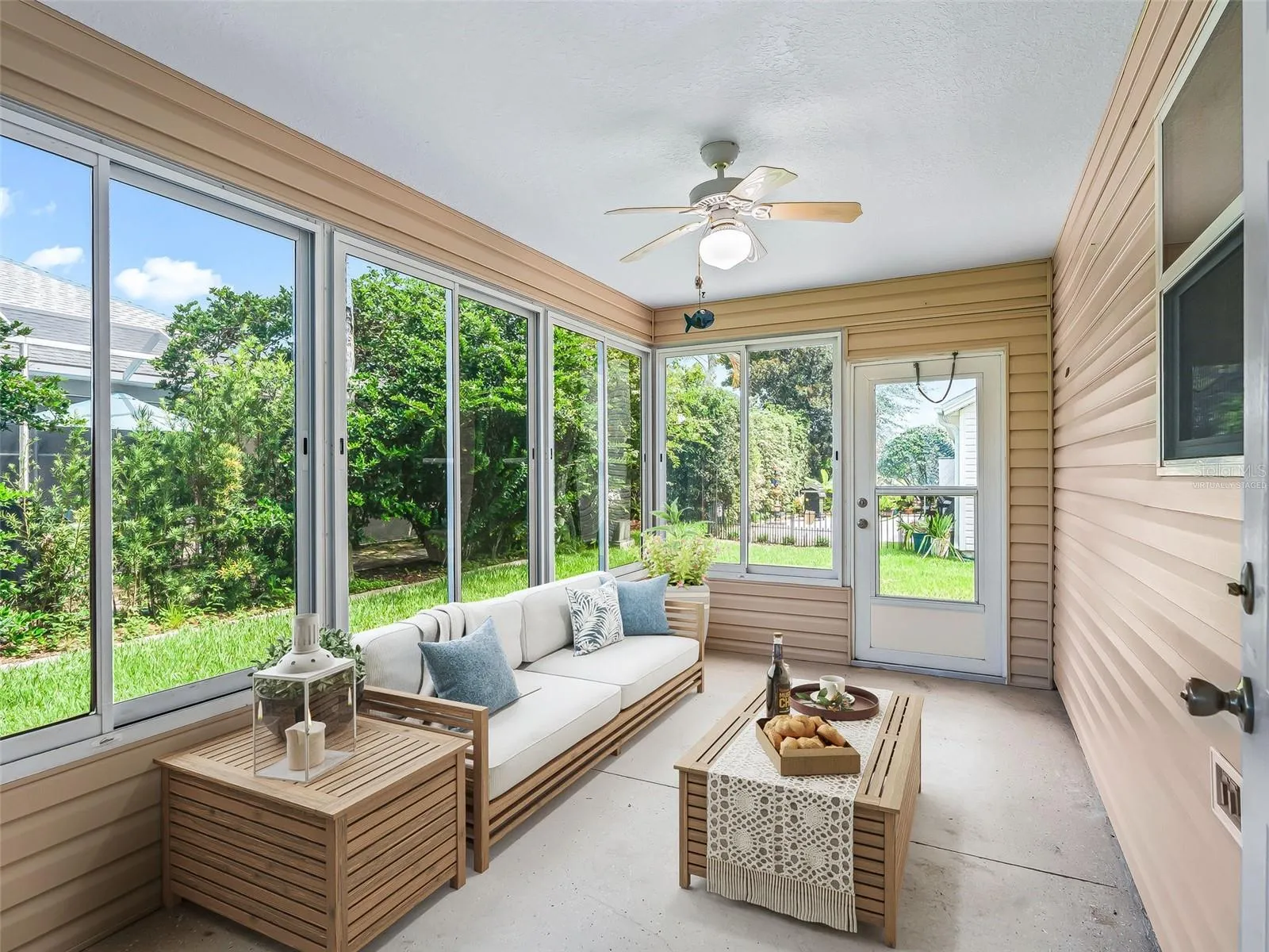 Lanai virtually staged