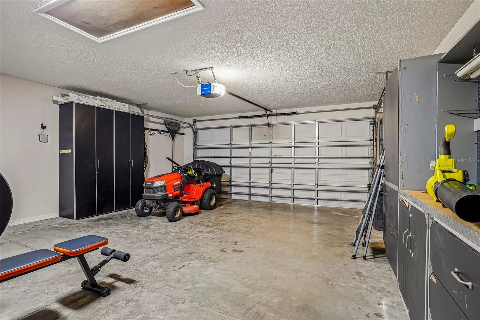 Garage-Storage Cabinets Stay