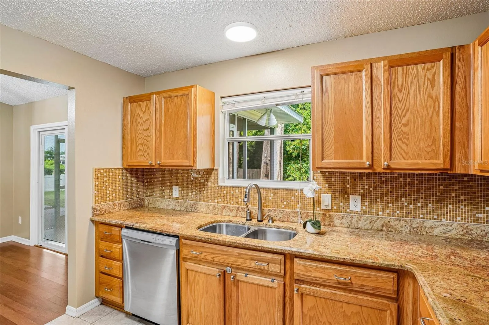 Kitchen-Gorgeous View of Backyard
