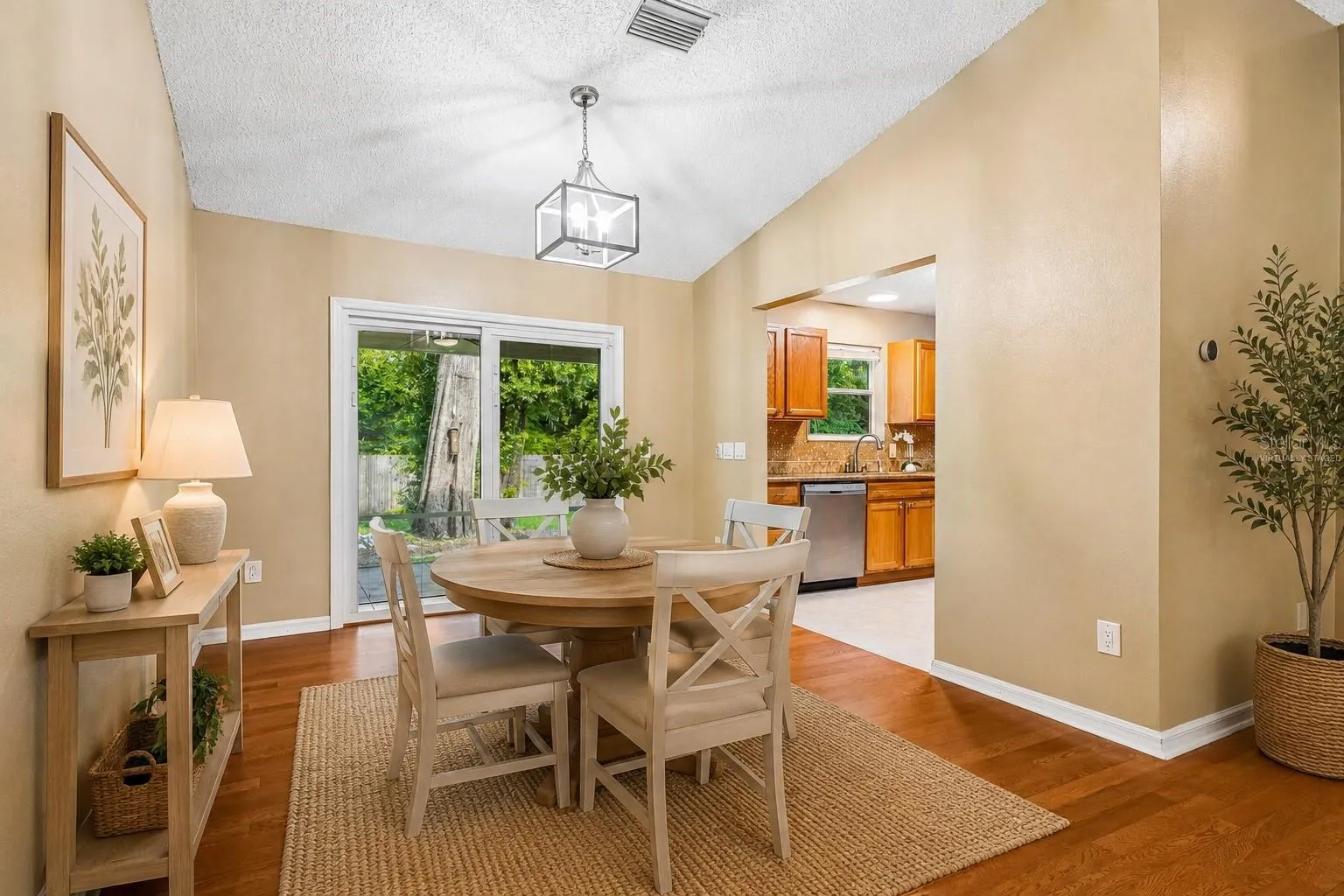 Virtually Staged-Dining Area