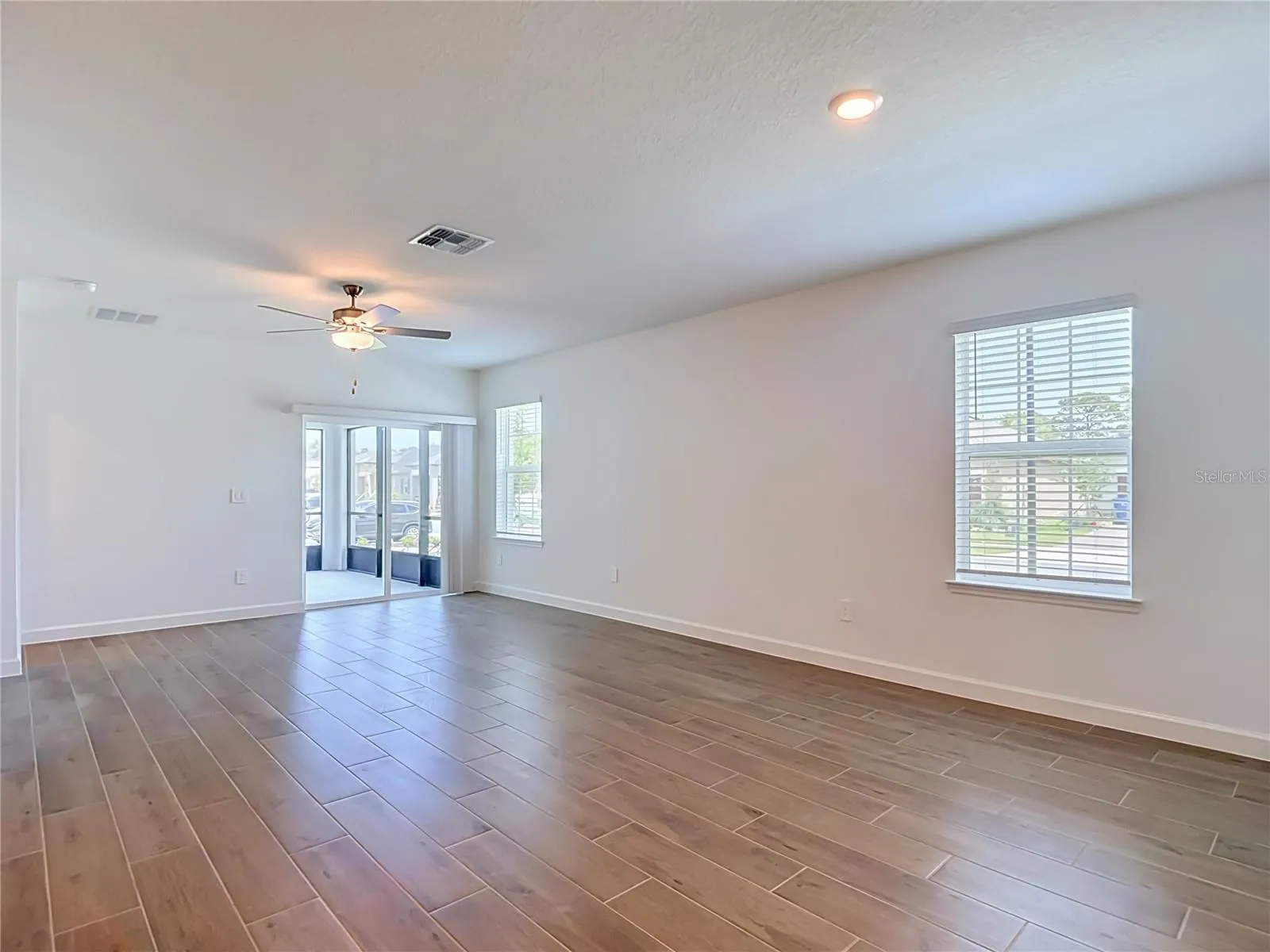 Living Room - Dining Room - Screened LAnai
