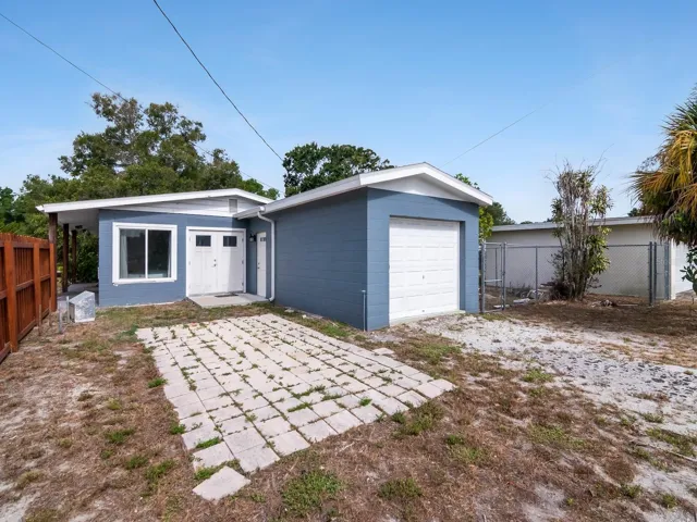 1 car garage alley entrance