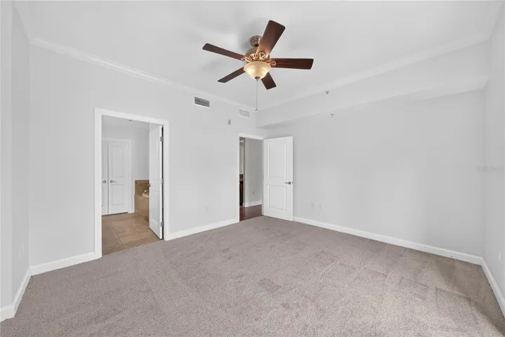 Primary w/ Ensuite