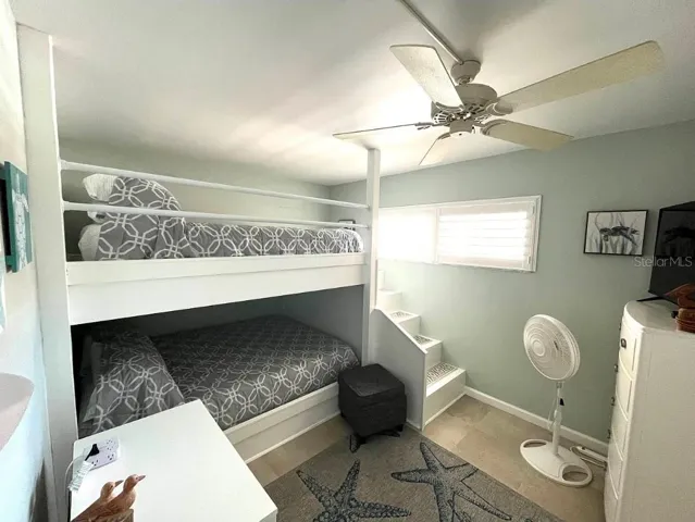 Two Queen bunk beds!