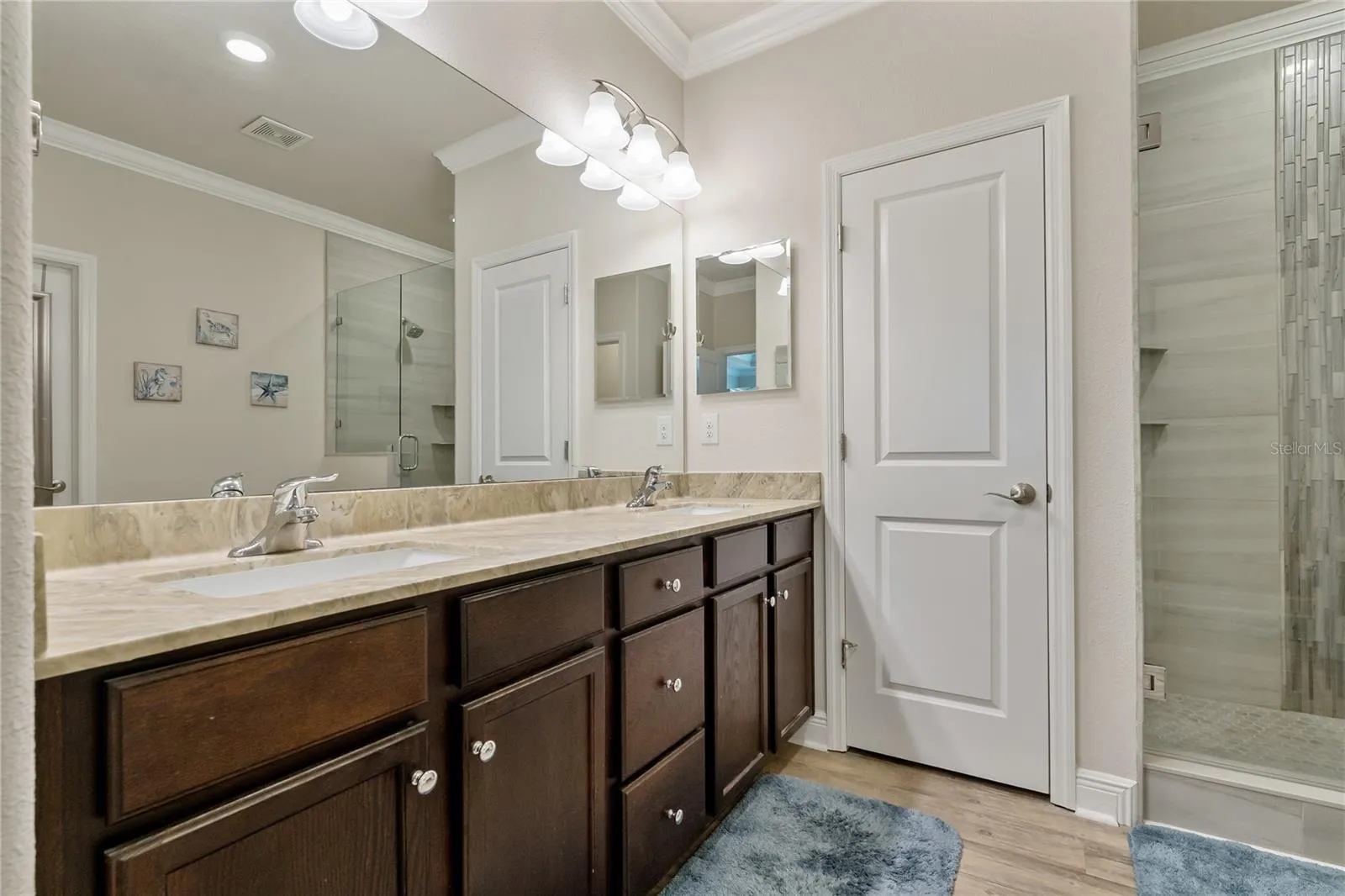 Spacious and Modern Primary Bathroom!