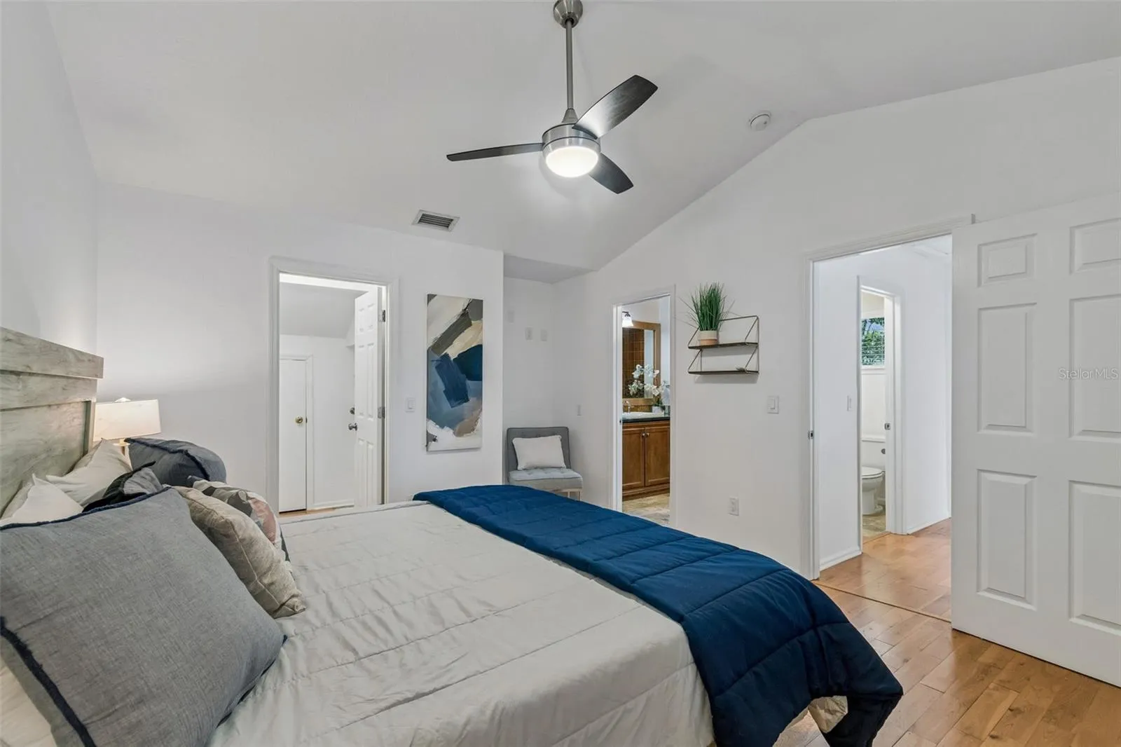 Upstairs Bedroom 2