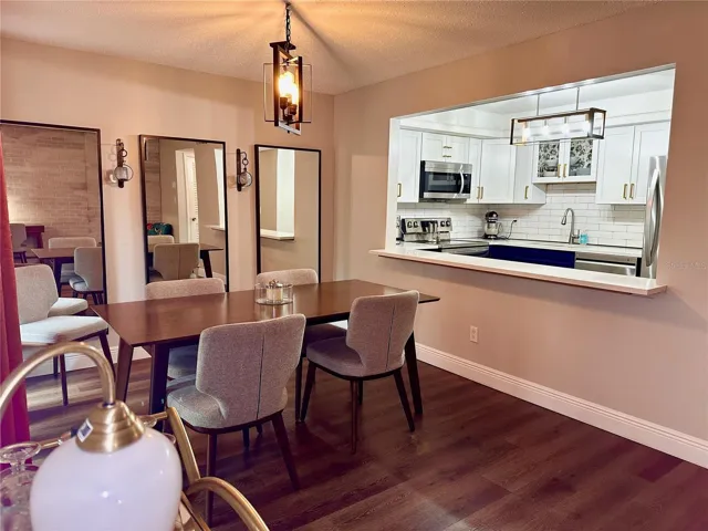 Easy access to kitchen for dinner parties.
