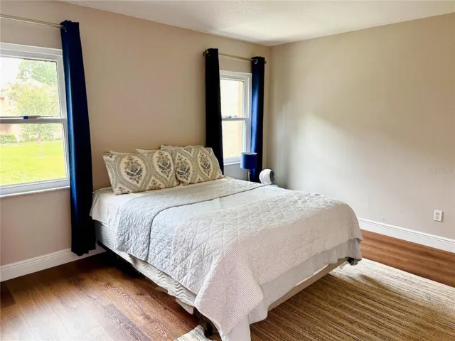 and plenty of space for a king sized bed.