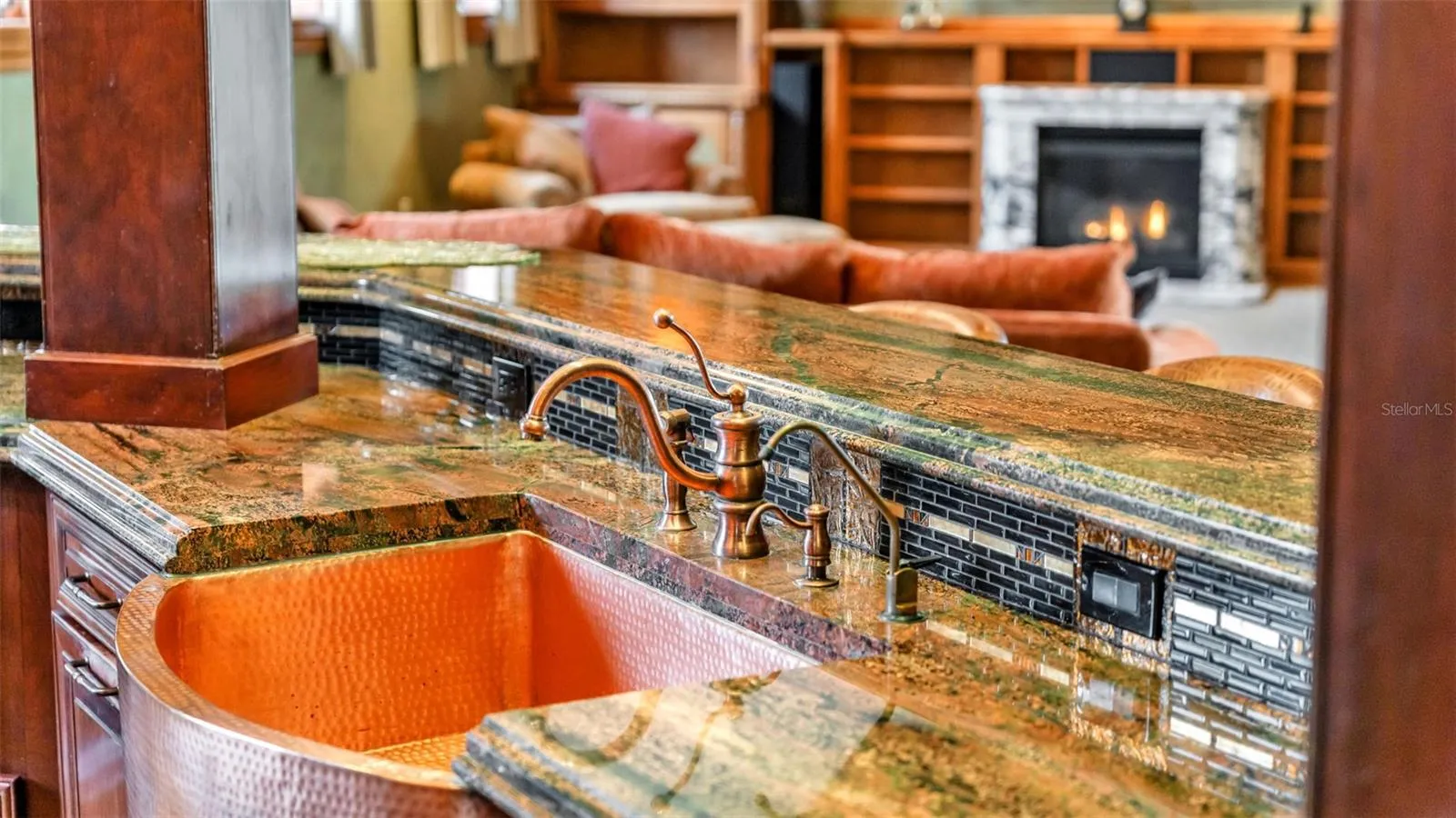 STUNNING Hammered Copper sinks & Hardware.