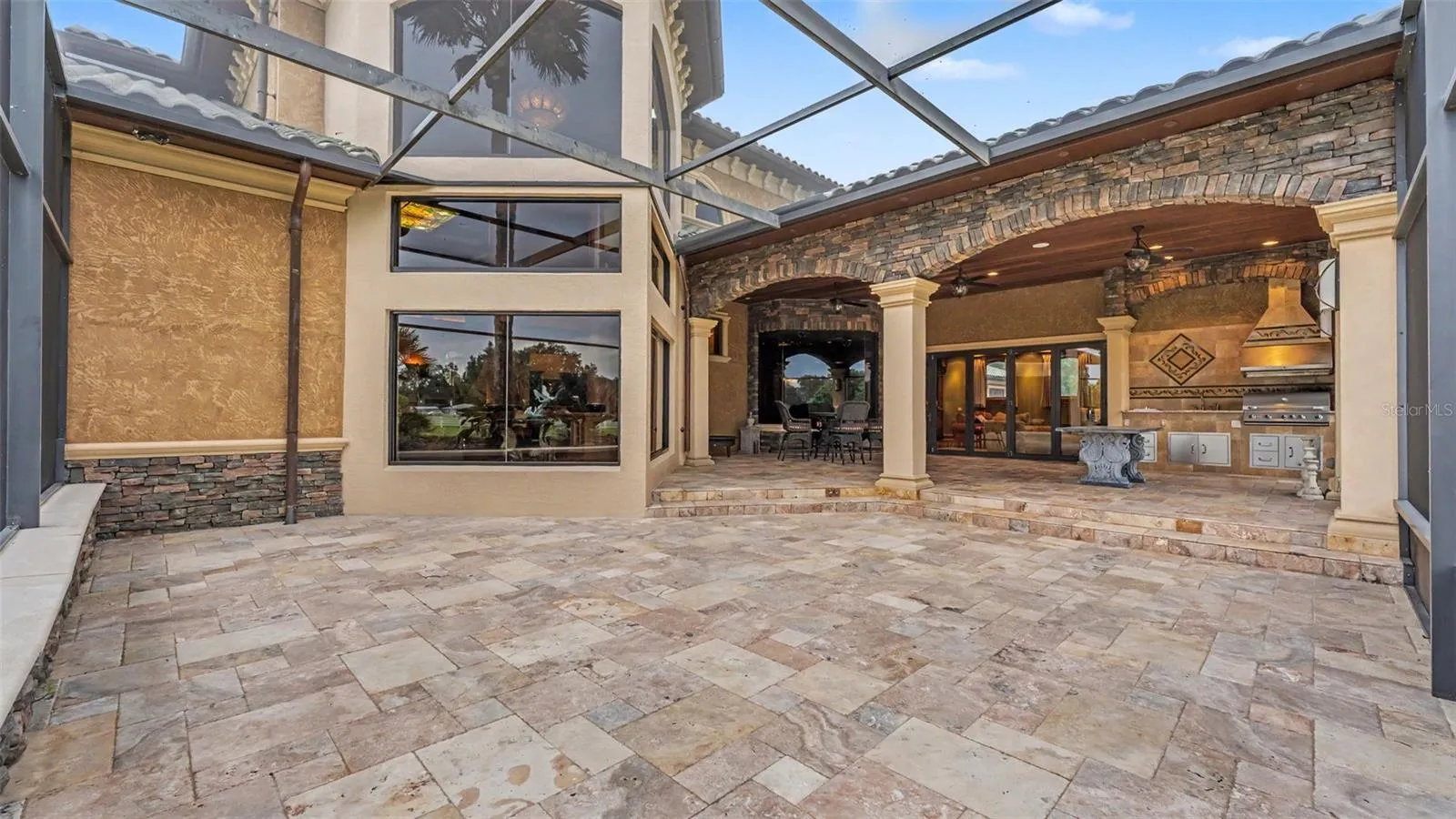 Screen room Open Patio gives ample room for entertaining!