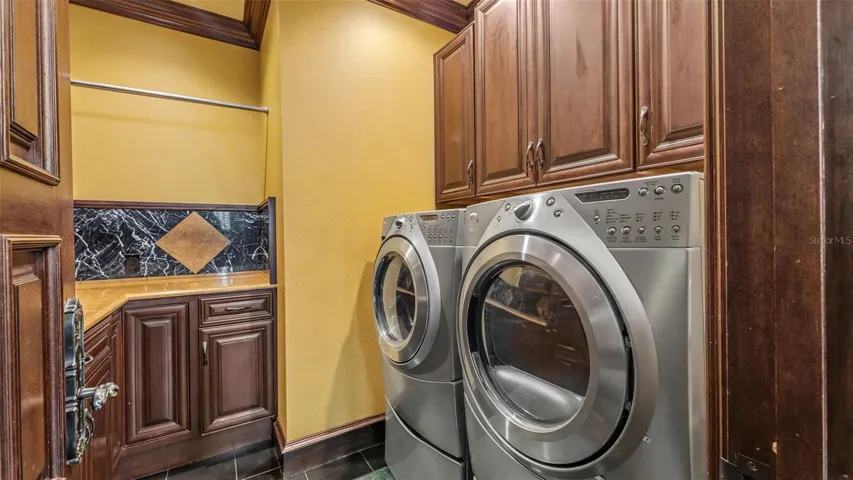 Primary suite Laundry room