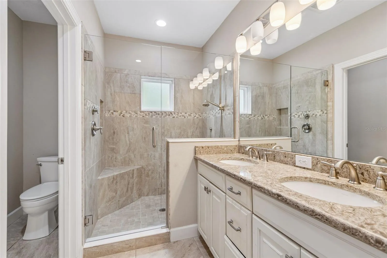 Primary En-Suite Bath